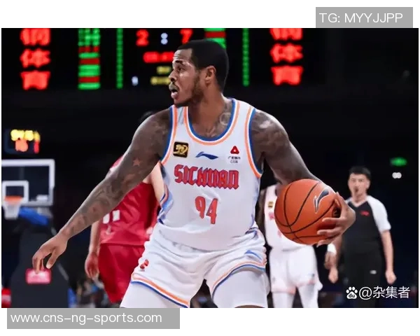 亨特表现出色半场高效6中5砍下12分6板1助1断依旧稳健展现实力