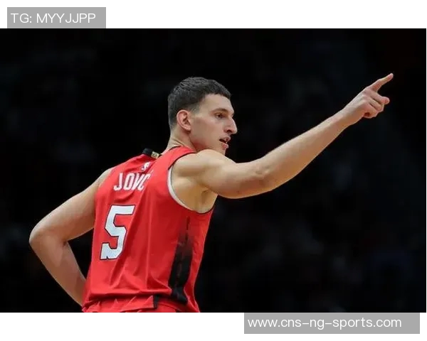 约维奇半场表现亮眼6投3中罚球全中贡献10分外加3篮板2助攻1盖帽